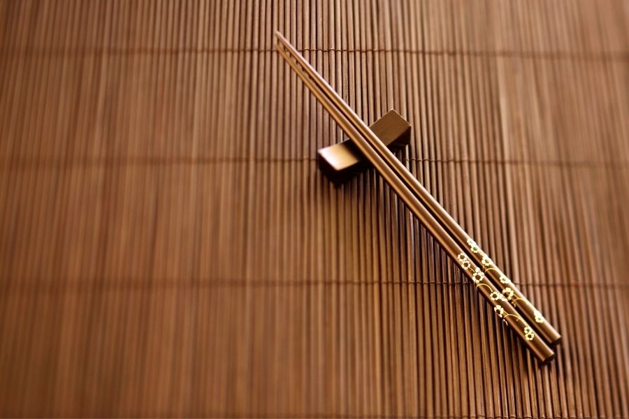 El origen de los palillos en Japón 